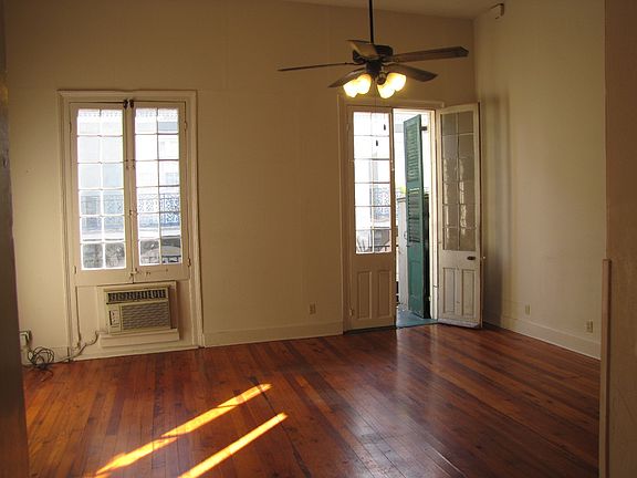 4th image of 734 Orleans Ave APT A