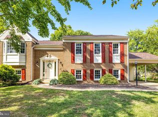 2152 Veenendaal Ct, Herndon, VA 20170