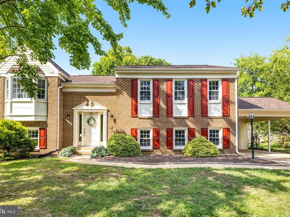 2152 Veenendaal Ct, Herndon, VA 20170