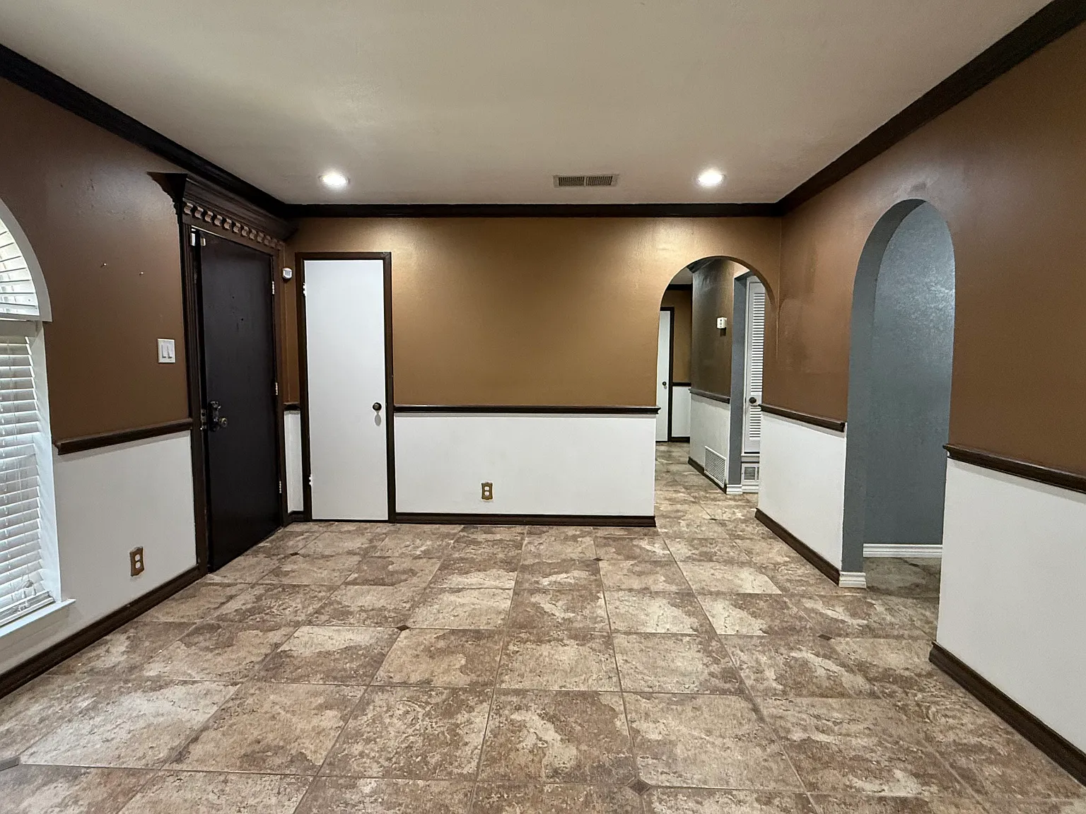 3 bed, 2122 sqft, $2,700 — Photo 2