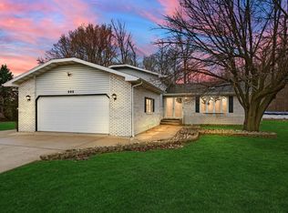 292 Streamwood Dr, Valparaiso, IN 46383