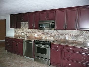 Granite Counters & Kraftmaid Cabinets