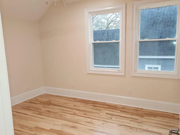 224 Grace St — Photo 4