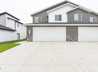 4122 Steel Pl, Bismarck, ND 58503