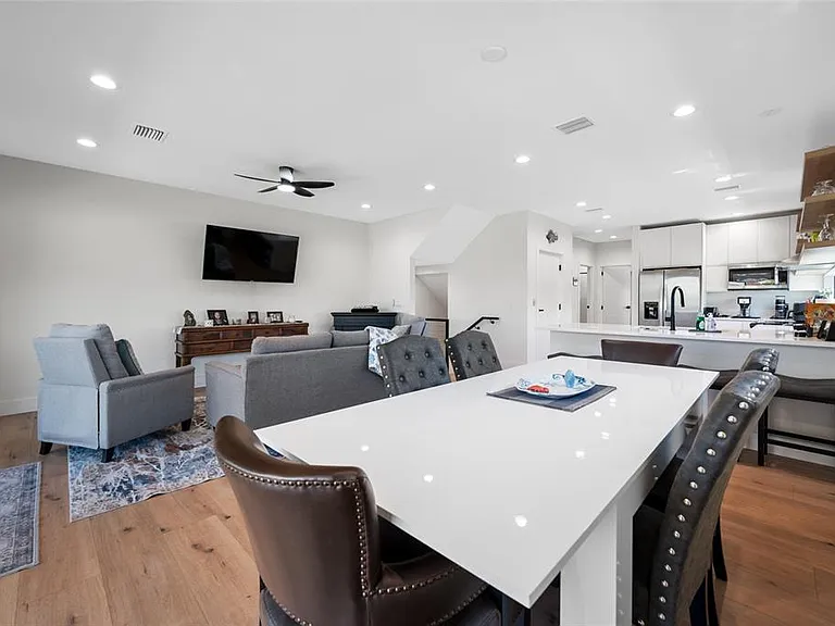 2200 Bay Blvd #A — Photo 23