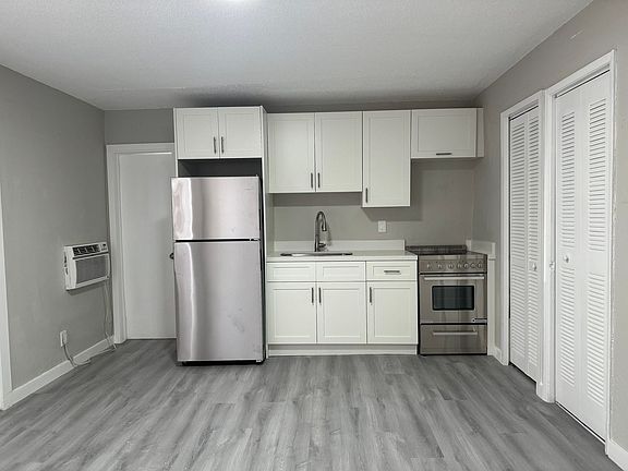 4th image of 500 SE 22nd St #12