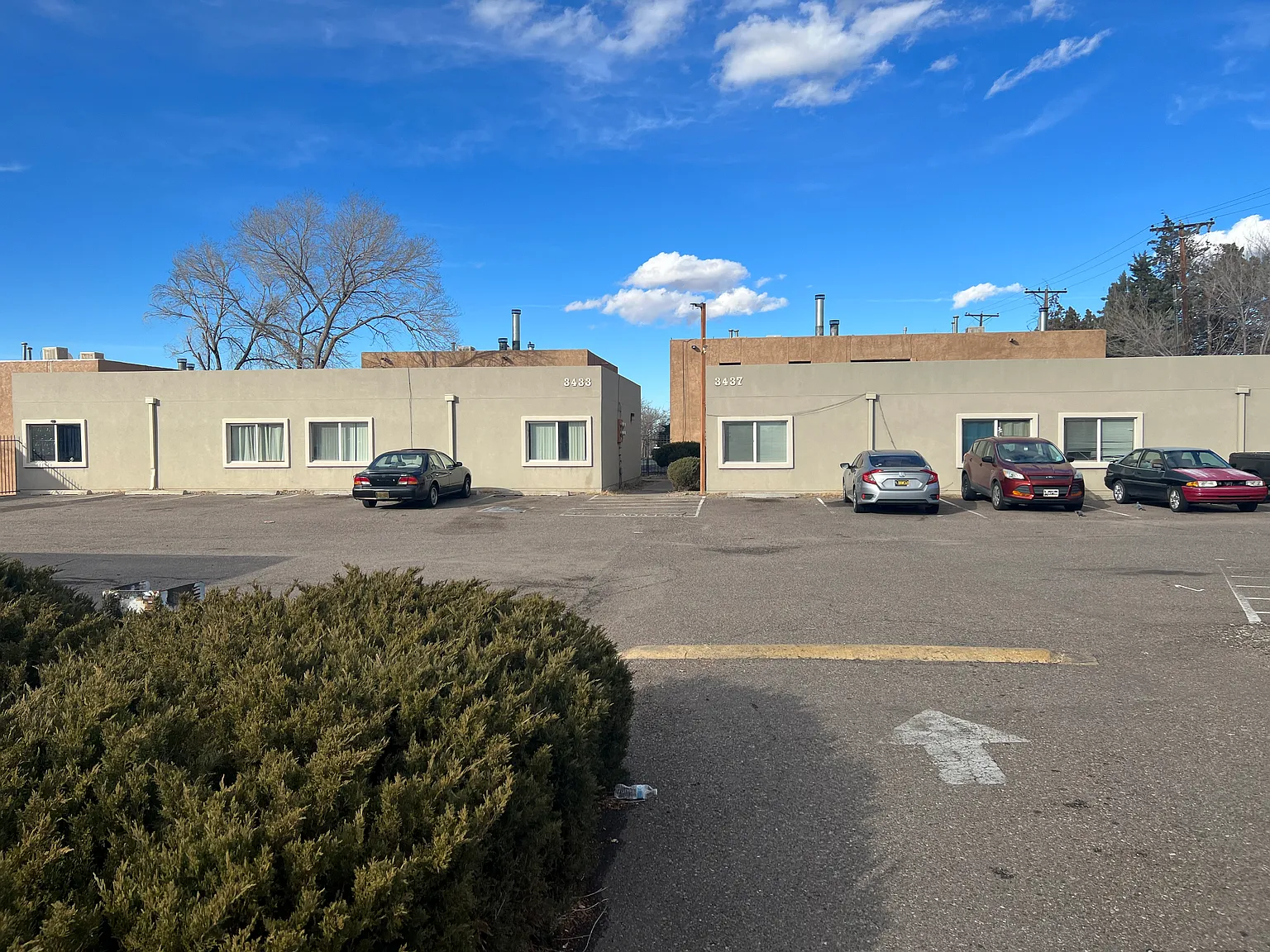 Updated and Very Private 1 Bedroom Apt with a Yard — Photo 2