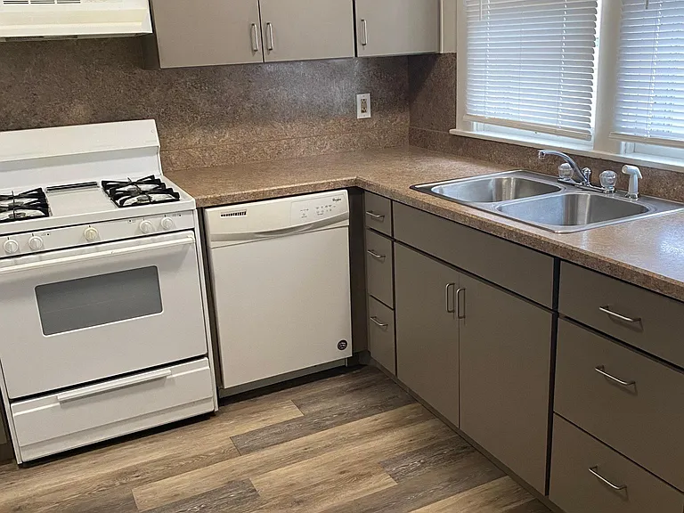 638 N Louisa Ave — Photo 6