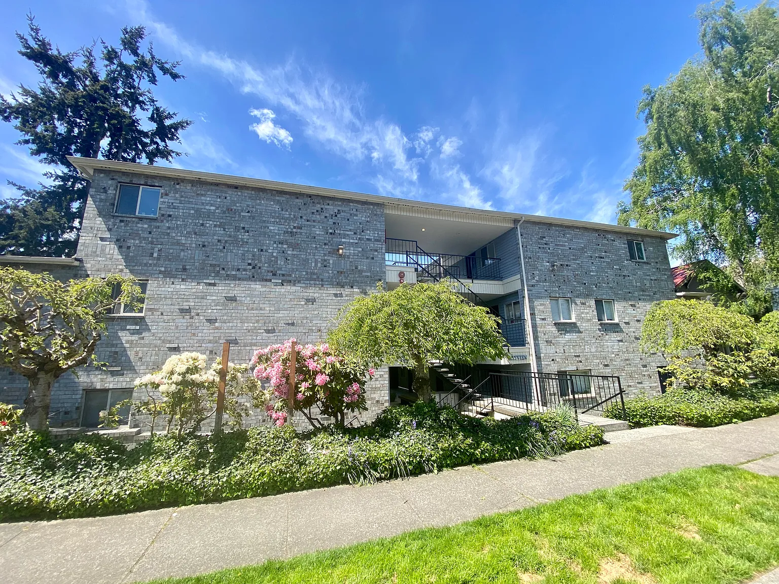 Bayview — Photo 1