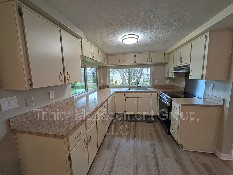 8605 Wagon Wheel Ln — Photo 11