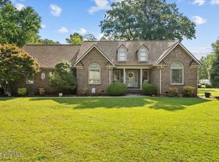 5924 Finish Line Dr, Hope Mills, NC 28348
