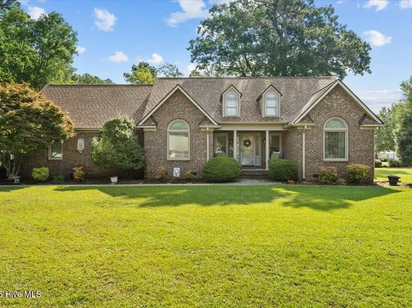 5924 Finish Line Drive, Hope Mills, NC 28348