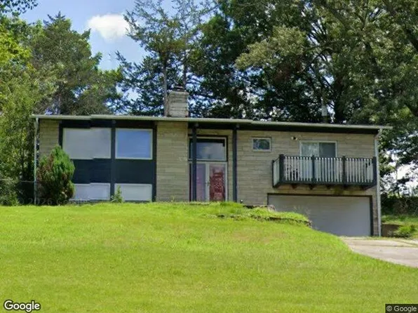 1917 W Cape Rock Dr, Cape Girardeau, MO 63701