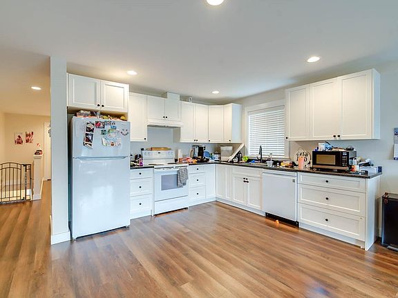 2nd image of 2615 5th Ave