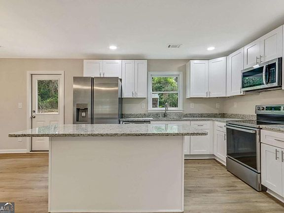 3rd image of 4543 Clare Ln