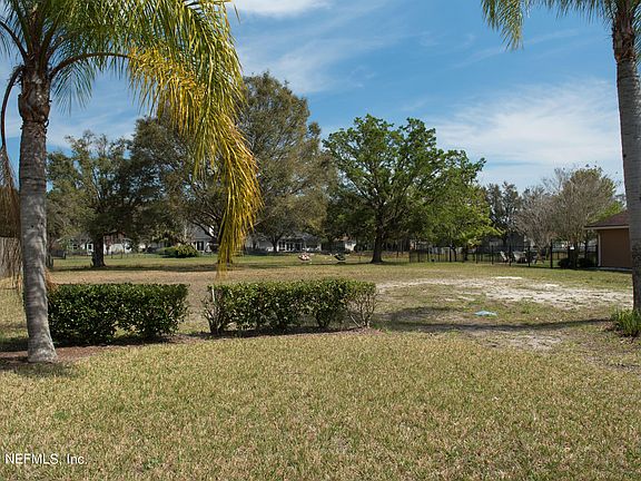 4th image of 256 Village Green Ave