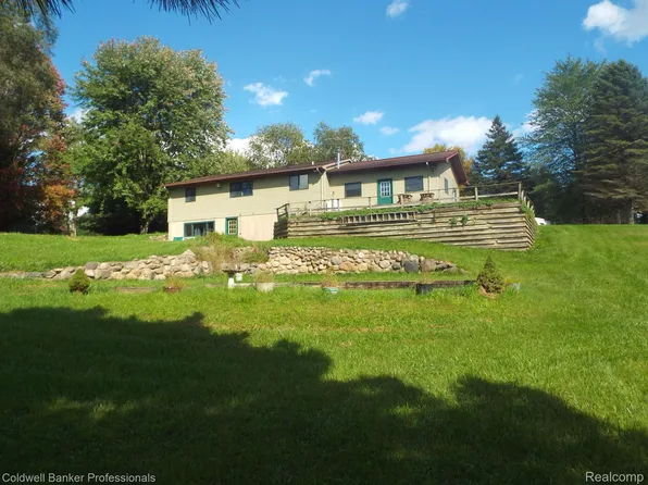 5820 Darlene Dr, Ortonville, MI 48462