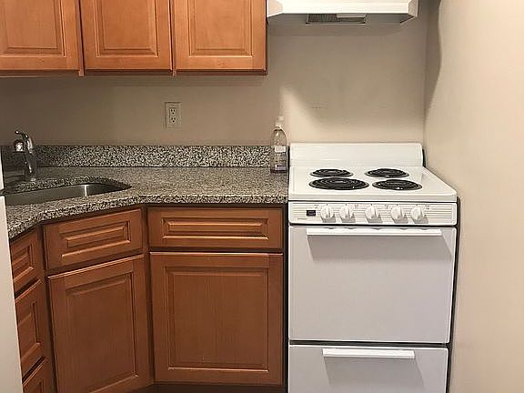 5th image of 999 Forest Ave APT 1K