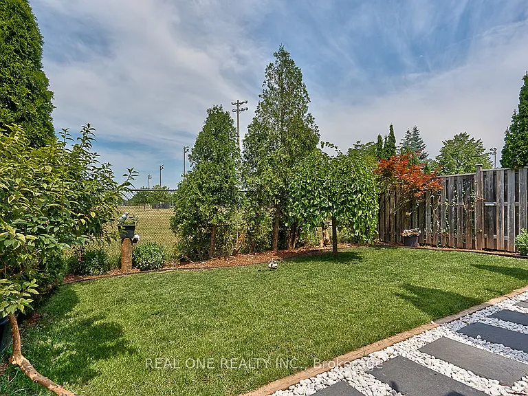 5881 Blue Spruce Ave — Photo 2