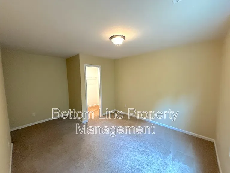 1321 Waylon Ave — Photo 14