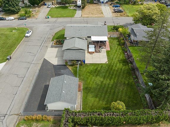 3rd image of 2704 S Timberlane Dr