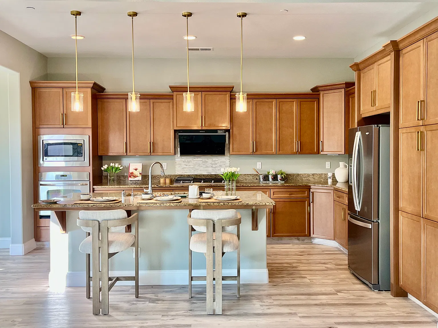 5 bed, 2.5 bath, 2514 sqft, $3,500 — Photo 3