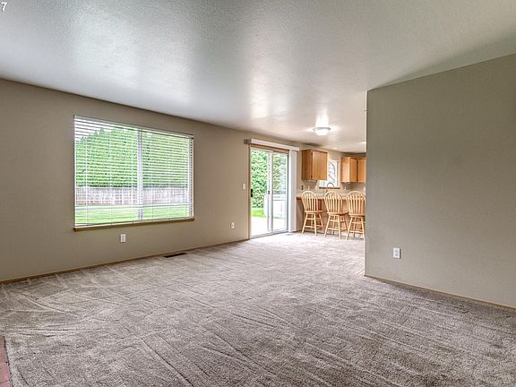 4th image of 9512 NE 135th Ct