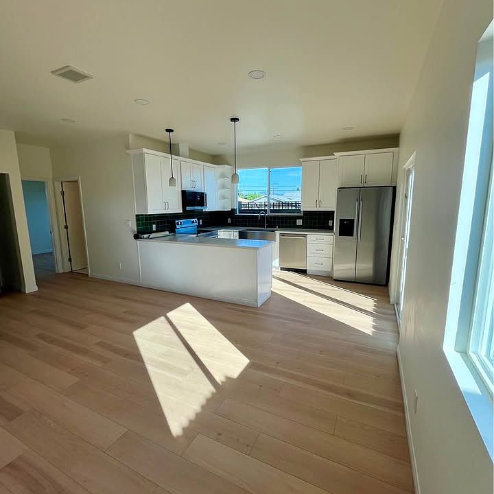 1st image of 2399 Ridge View Dr