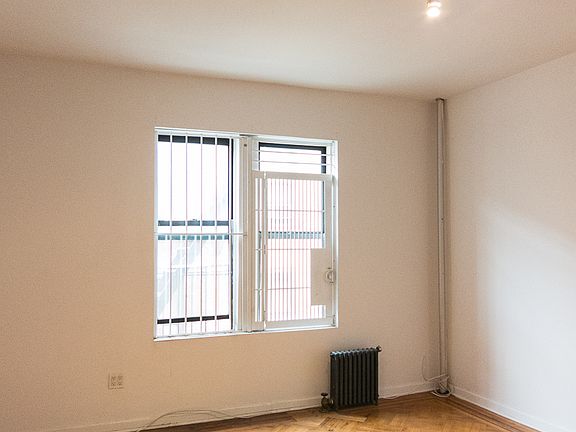 3rd image of 285 Lincoln Pl APT 6C