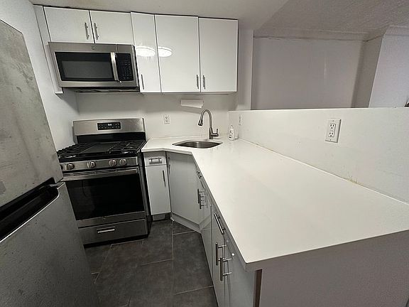 2nd image of 607 Mac Donough St