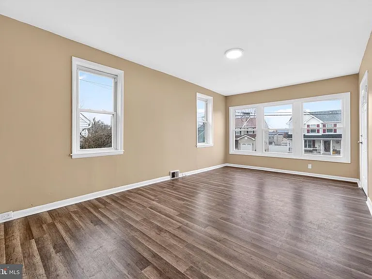 541 Engard Ave — Photo 3