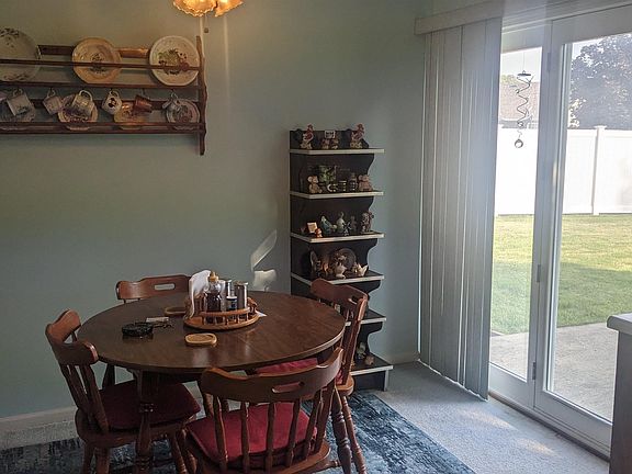 5th image of 1590 Greenfield Ln
