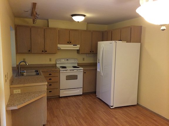 3rd image of 22469 Miller Ln NE