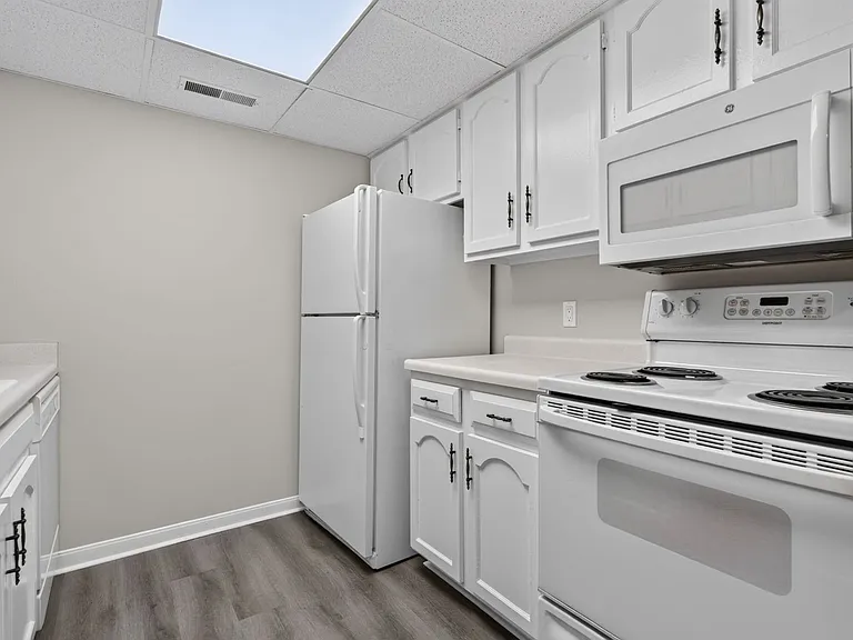 Kellogg Place Apartments — Photo 33