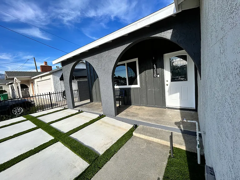4716 Merced Ave — Photo 1