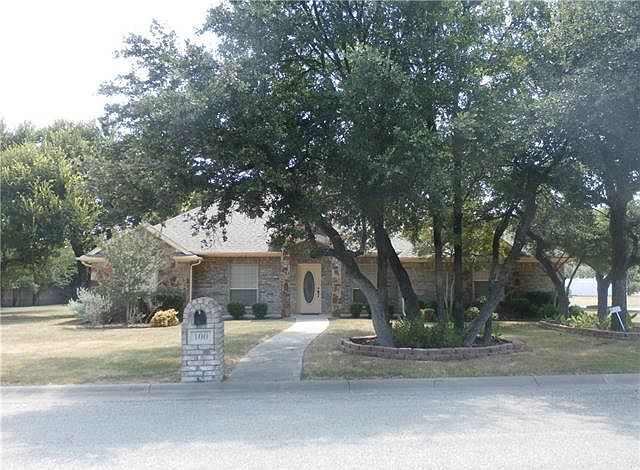 1st image of 100 Lakeside Oaks Cir