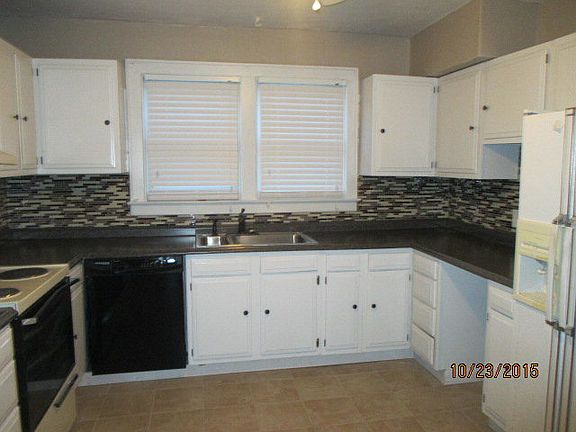 2nd image of 1021 Center St