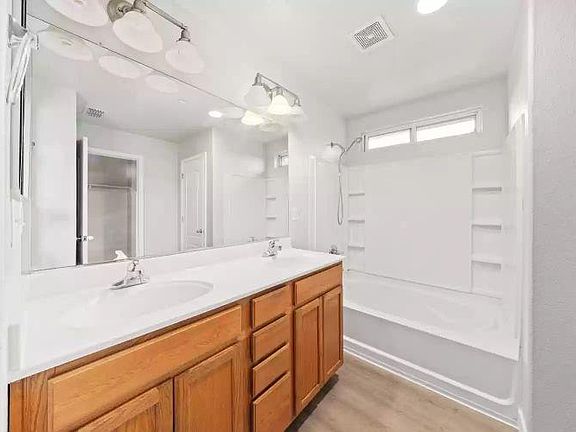 5th image of 1427 Long Creek Way
