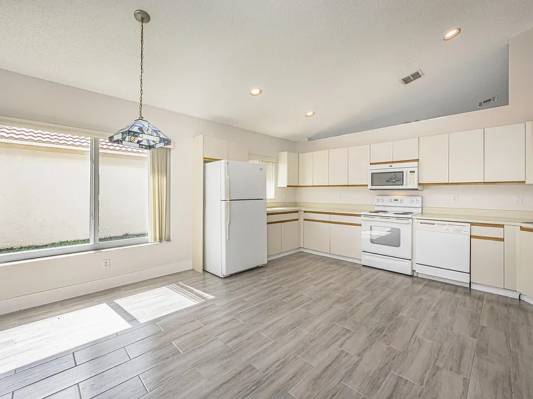 5148 Rosen Blvd — Photo 14