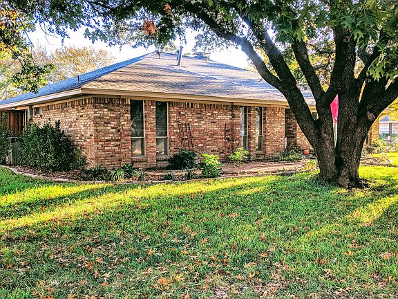 2nd image of 2933 Knollwood Dr