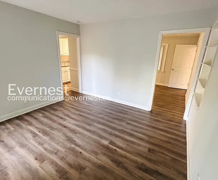 203 Pinetree Dr — Photo 6