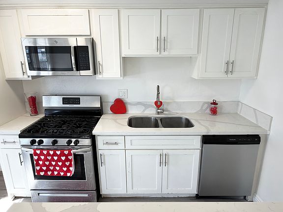 5th image of 1862 Magnolia Ave APT D