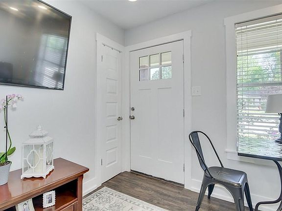 5th image of 352 Park Way Ct E