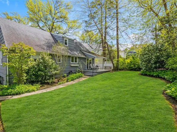 8 York Drive, Great Neck, NY 11021