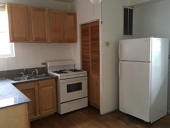3rd image of 3246 N Seminary Ave APT 1R