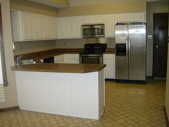 4th image of 8684 Rhonda Cir