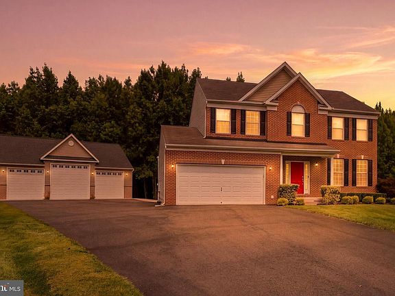 2nd image of 25 Gina Marie Ln