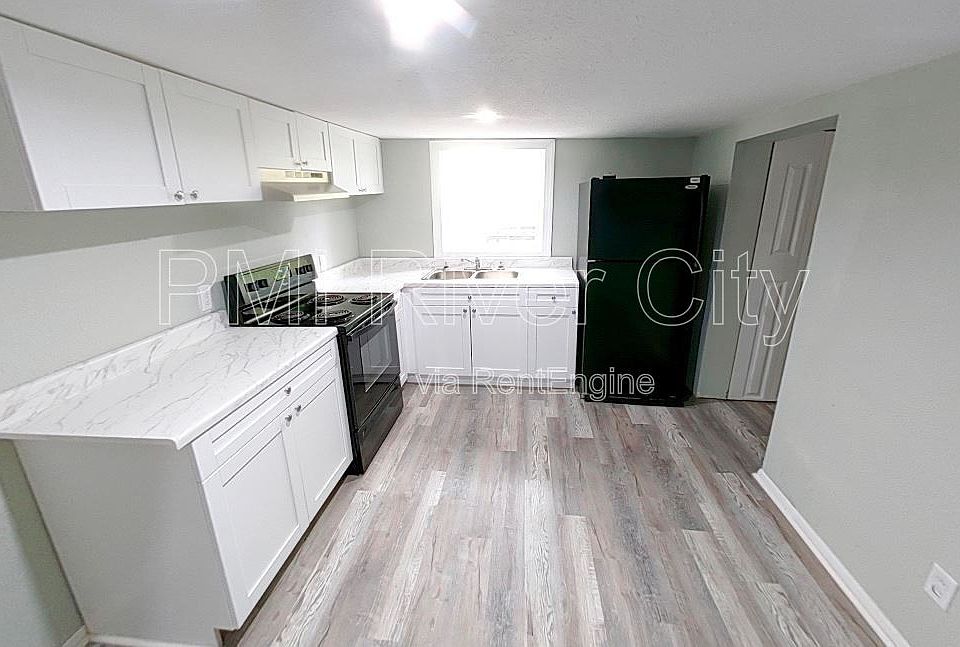 1st image of 1867 W 41st St