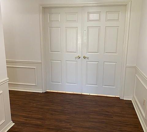 Entry / Foyer double doors can be closed for privacy