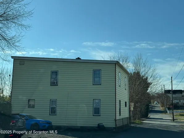 1013 Grant Ct, Dickson City, PA 18519